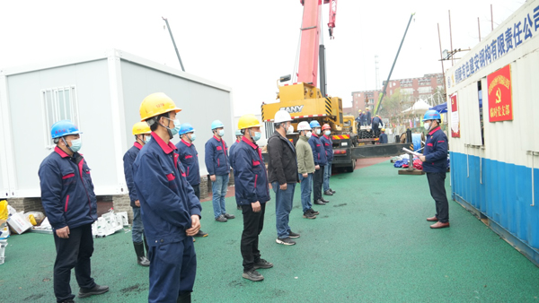 抗擊疫情當先鋒  紅色工地踐使命——記市住建局田家炳中學(xué)疫情隔離點建設(shè)臨時黨支部